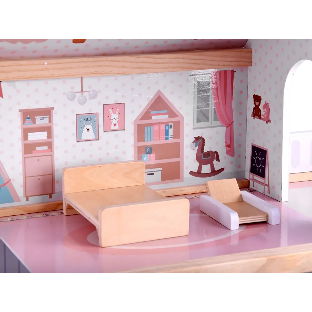 biała kuchnia z miętową ścianą w domku dla lalek boho