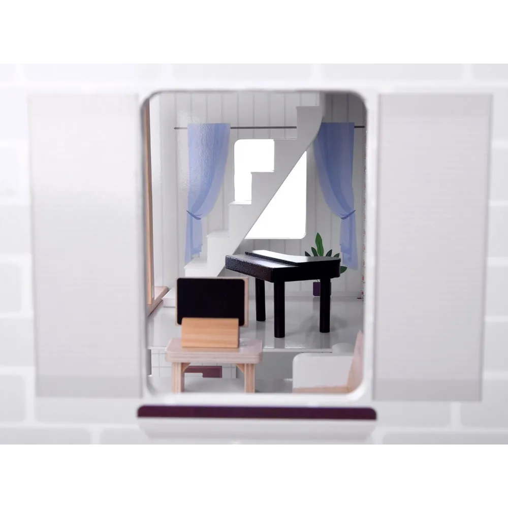 detal elewacji domku z ozdobnymi tujami i donicami