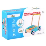 klocki różnej wielkości ułożone w drewnianym wózku