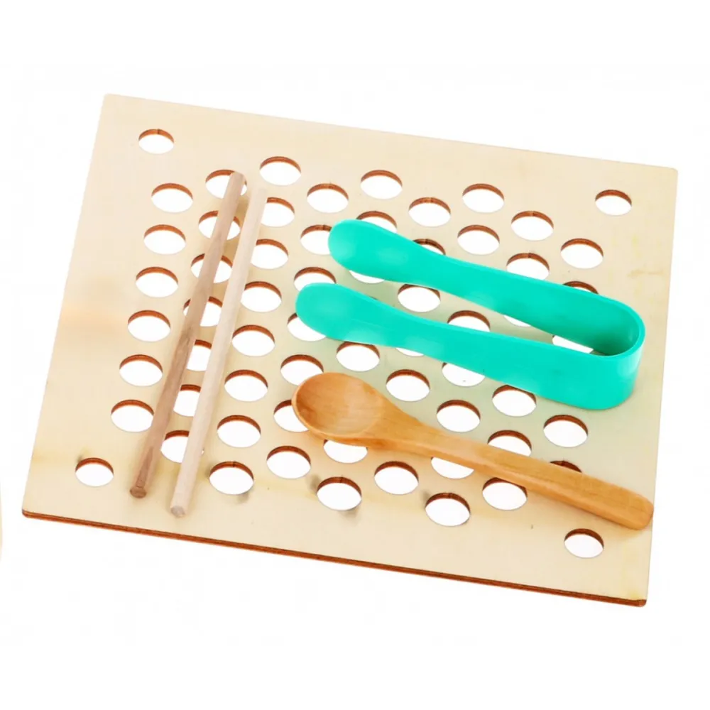 Elementy zestawu: kolorowe figurki geometryczne i pierścienie