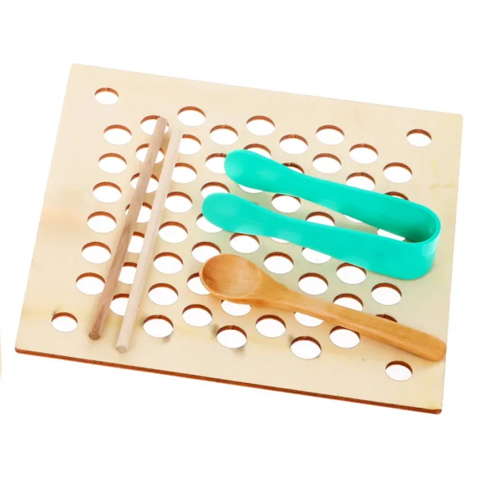 Elementy zestawu: kolorowe figurki geometryczne i pierścienie