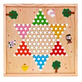 plansza do gry chińczyk z rozłożonymi pionkami