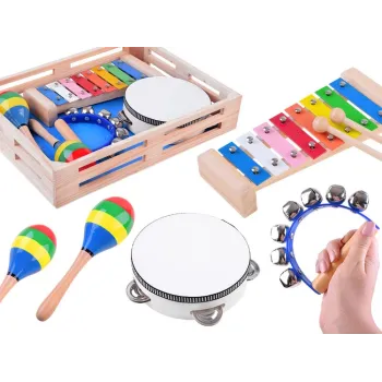 drewniany zestaw instrumentów muzycznych 4w1 na białym tle