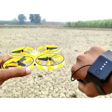 Podświetlenie LED w dronie RC0573 widoczne w półmroku