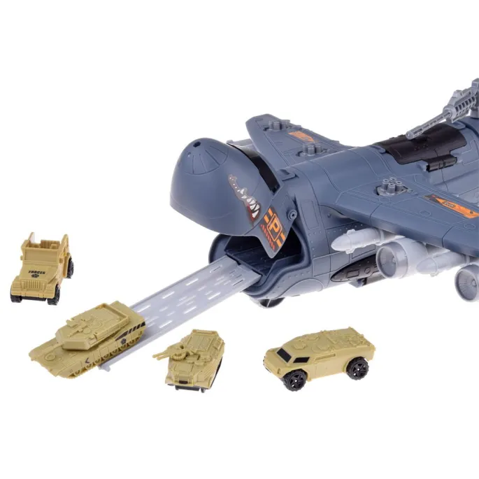 wojskowy helikopter i dron na pasie startowym bazy