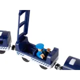 figurka policjanta stojąca obok pociągu policyjnego