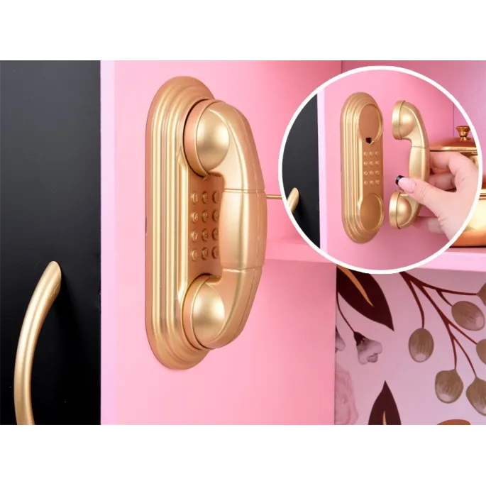 kwiatowy motyw na tylnej ścianie kuchni dziecięcej