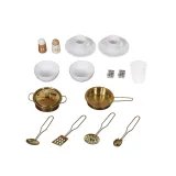 Detal drzwi pralki i dozownika wody w kuchni drewnianej