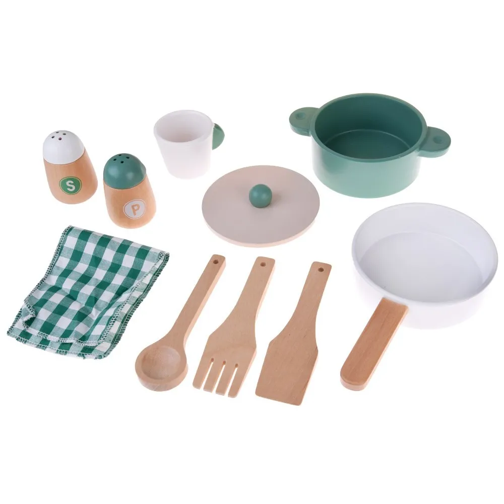 duża kuchnia dziecięca z lodówką i pralką, widok z przodu