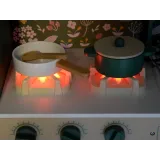 półka na przyprawy i drążek z wieszakami na akcesoria