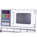 lodówka z kostkarką do lodu jako część wyposażenia kuchni dziecięcej