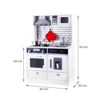 zestaw kuchenny z akcesoriami ustawiony w pokoju dziecięcym