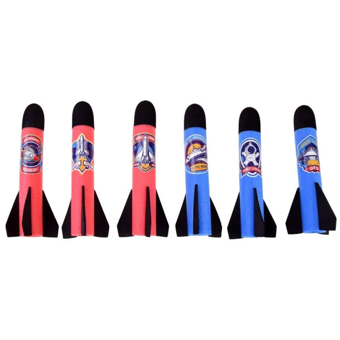 widok na kompletną wyrzutnię rakiet przygotowaną do startu