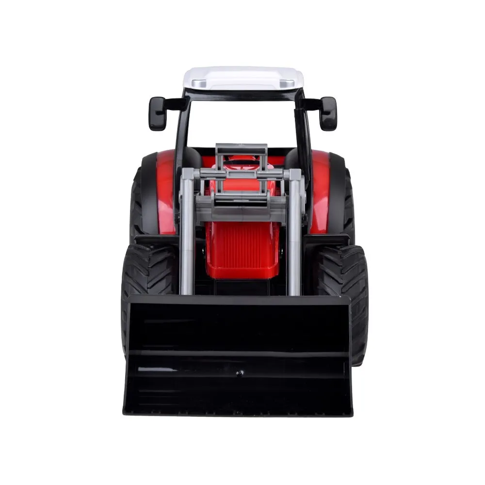 traktor na dywanie z podniesioną łyżką spychacza