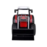 traktor na dywanie z podniesioną łyżką spychacza