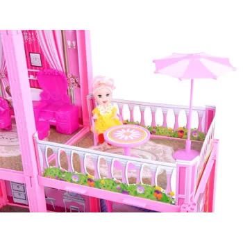 pokój dzienny domku z kanapą i detalami wystroju