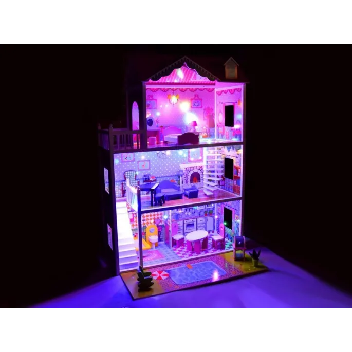 przestronny ogród z basenem i grillem przy domku dla lalek