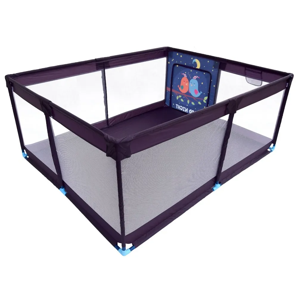 kojec dziecięcy z siateczkowymi ściankami widok z boku