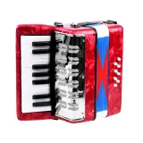 zbliżenie na miech akordeonu dziecięcego podczas rozciągania