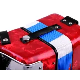 dziecięcy akordeon o klasycznej konstrukcji stojący na stole