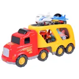 Zbliżenie na kabinę tira i szczegóły dachu z przyciskiem dźwiękowym