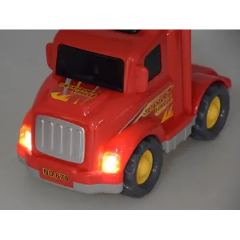 Helikopter i samoloty ustawione obok tira upiększone żywymi kolorami