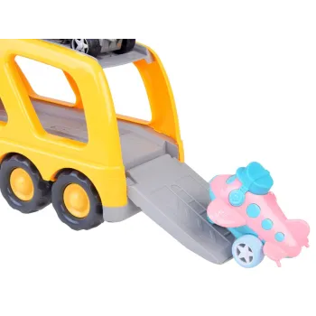 Tir z lawetą na białym tle pokazujący szczegóły konstrukcji