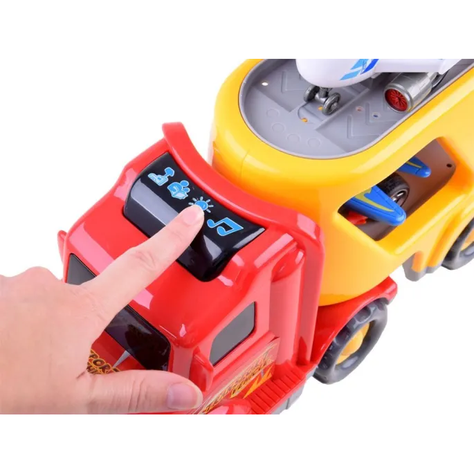 Ruchomy podjazd lawety przygotowany do załadunku samolotu