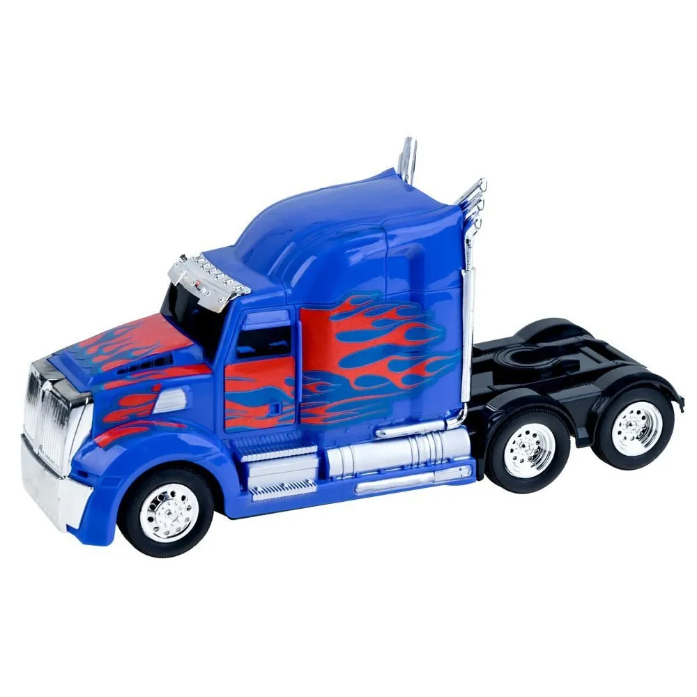 otwarte drzwi naczepy umożliwiające załadunek przedmiotów