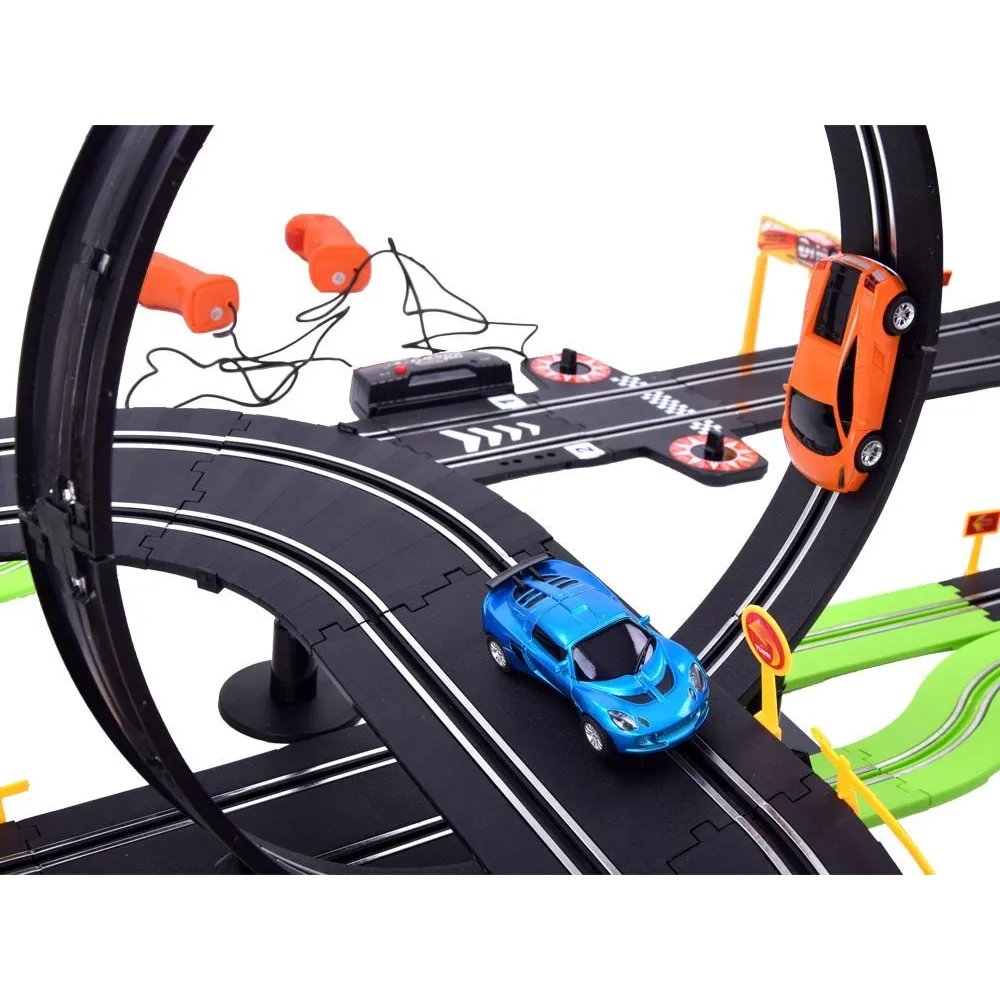 zestaw samochodowy z mostami i pętlami na dużej trasie