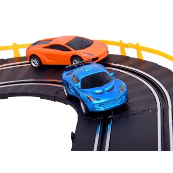 cały zestaw toru wyścigowego zapakowany do przechowywania