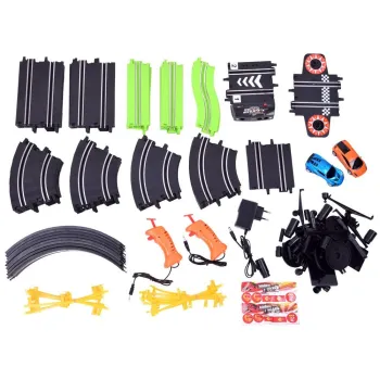 samochody ścigające się jednocześnie na długiej trasie