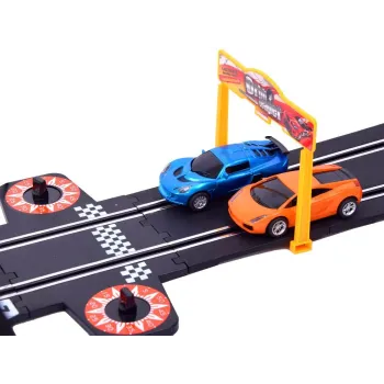 nowoczesny design dużego toru wyścigowego z dwoma sportowymi autami