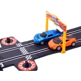 nowoczesny design dużego toru wyścigowego z dwoma sportowymi autami