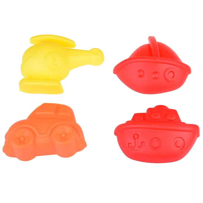 zbliżenie na foremki inspirowane pojazdami i motywami wodnymi