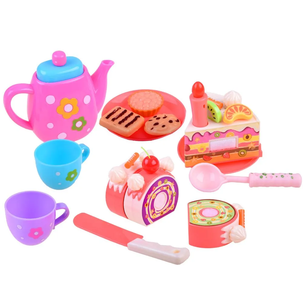 rolada do krojenia na rzepy oraz mini babeczki obok