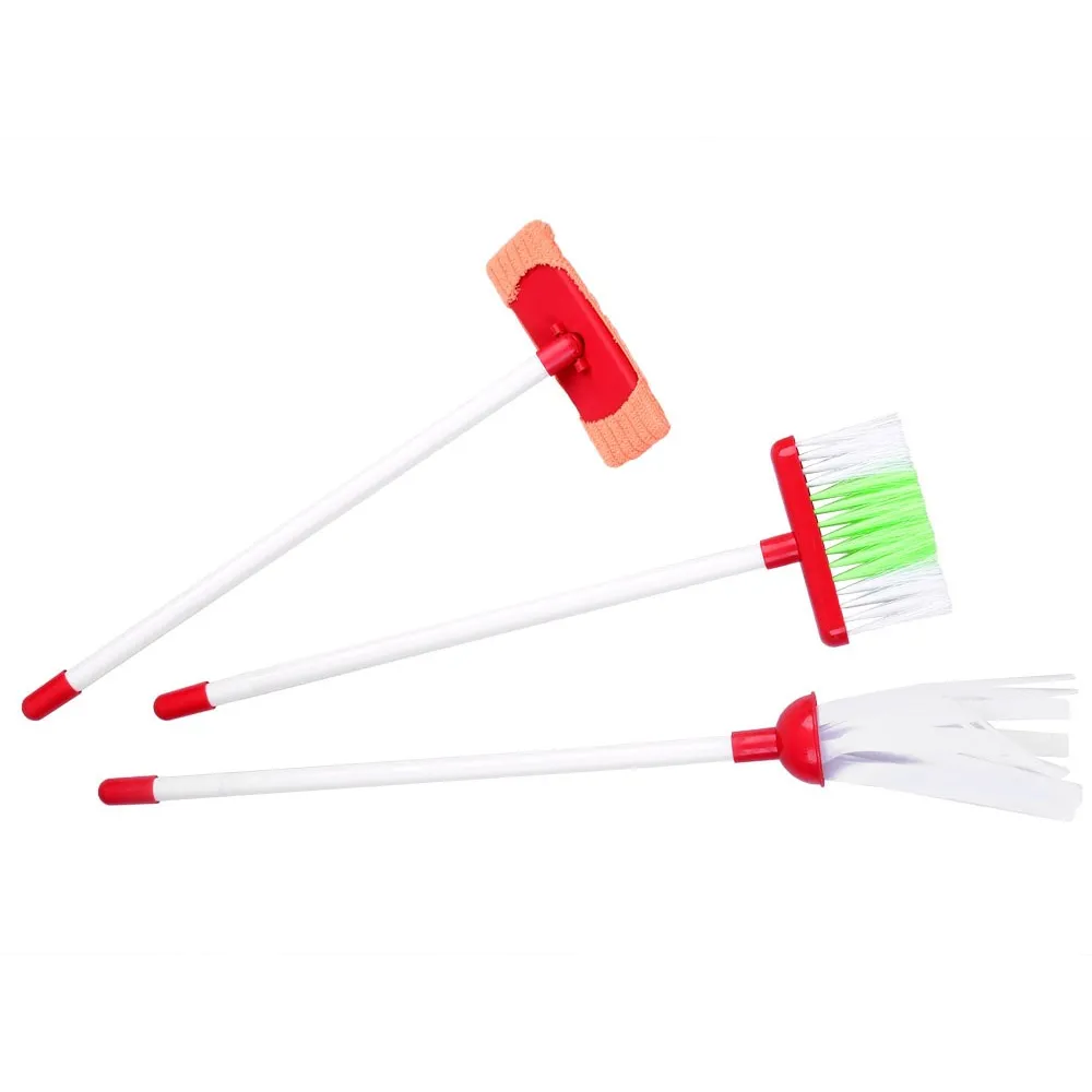 zabawka - płaski mop i sznurkowy mop na tle zestawu