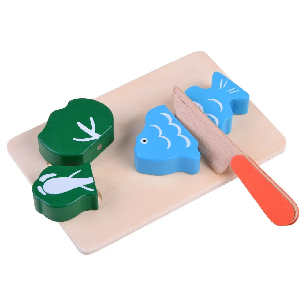 widok naturalnej skrzynki z akcesoriami kuchennymi dla dzieci