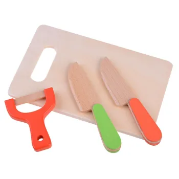 obieraczka i pozostałe drewniane akcesoria do zabawy w gotowanie