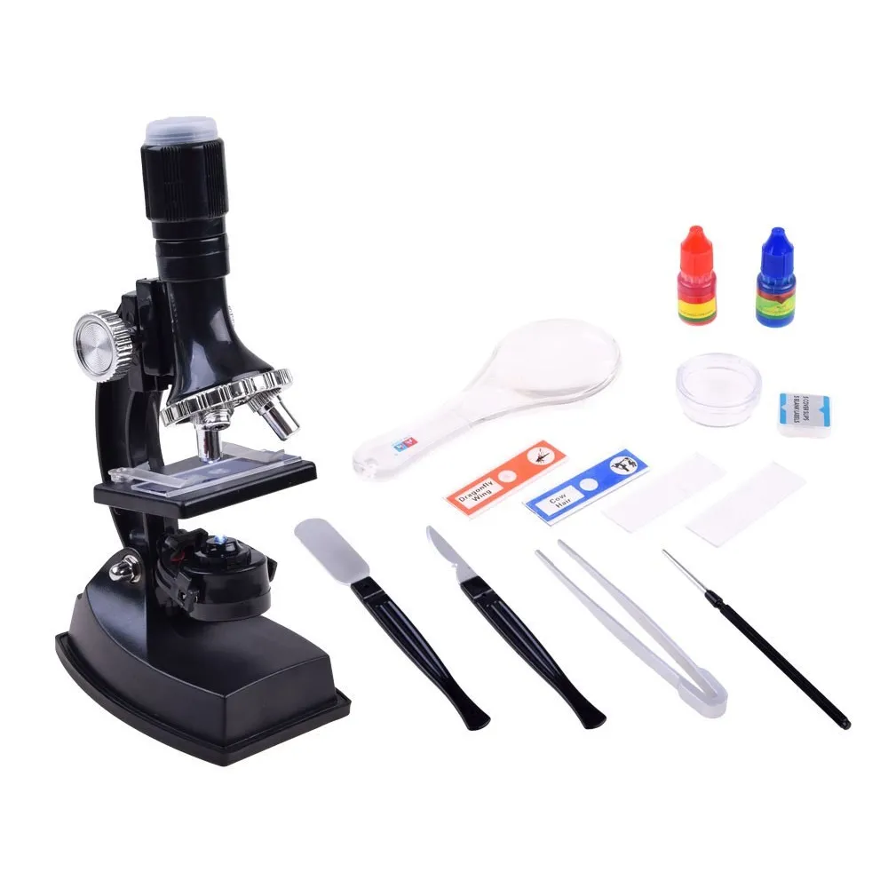 mikroskop z trzema powiększeniami oraz narzędziami do eksperymentów