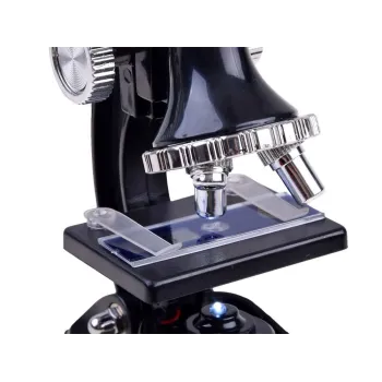 detal mikroskopu i pojemników na preparaty