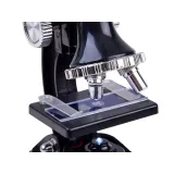 detal mikroskopu i pojemników na preparaty