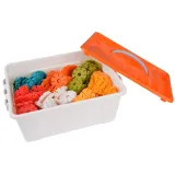 Przezroczysty pojemnik pokazujący zawartość zestawu klocków 3D