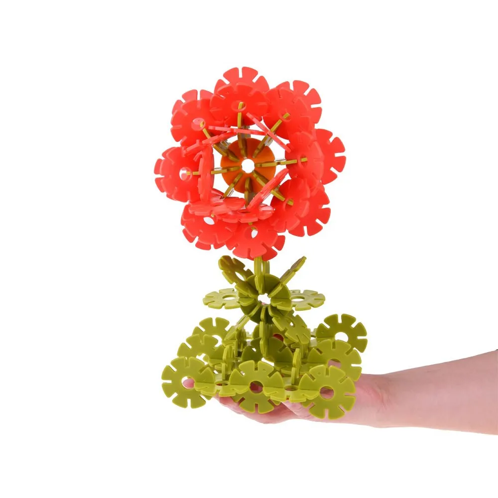 Gotowa konstrukcja przestrzenna wykonana z gwiazdkowych klocków