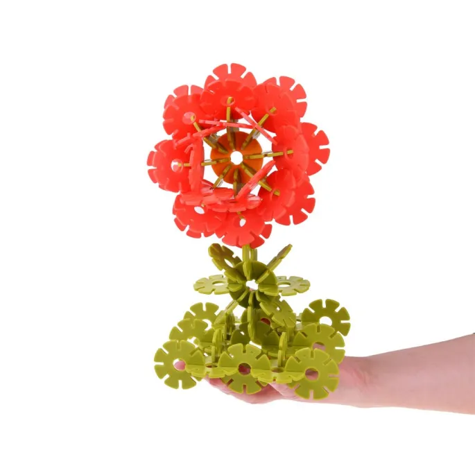 Gotowa konstrukcja przestrzenna wykonana z gwiazdkowych klocków