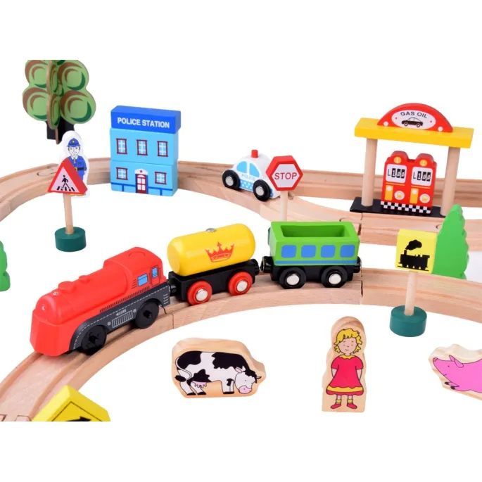 kolorowe figurki ludzi i zwierząt dołączone do zestawu kolejki