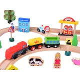 kolorowe figurki ludzi i zwierząt dołączone do zestawu kolejki