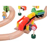 drewniane tory i budynki zaprojektowane dla małych dzieci