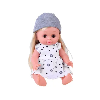 Szczegół lalki siedzącej w krzesełku do karmienia