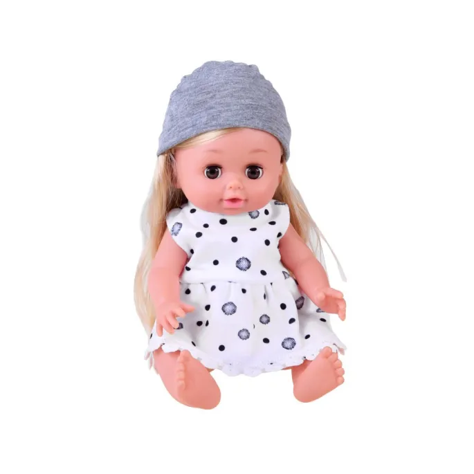 Szczegół lalki siedzącej w krzesełku do karmienia